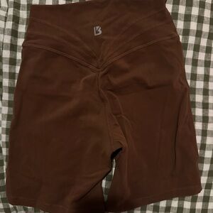 Buffbunny shorts in brown xsmall